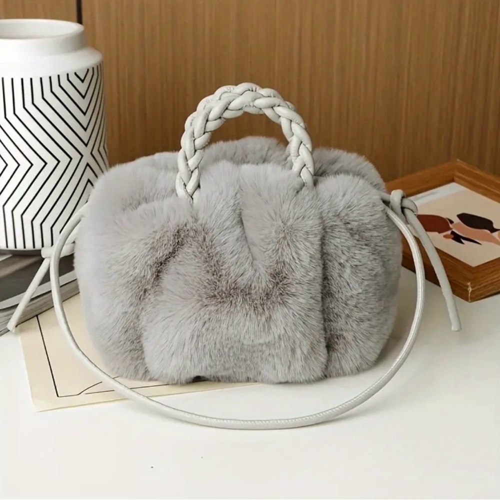 Women’s Gray Faux Fur Handbag 👜 - NEW